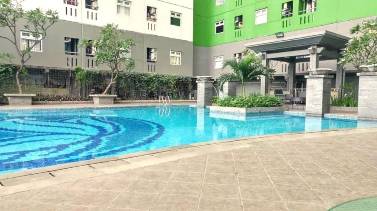 Family Connecting 4 Bedroom Apartemen *